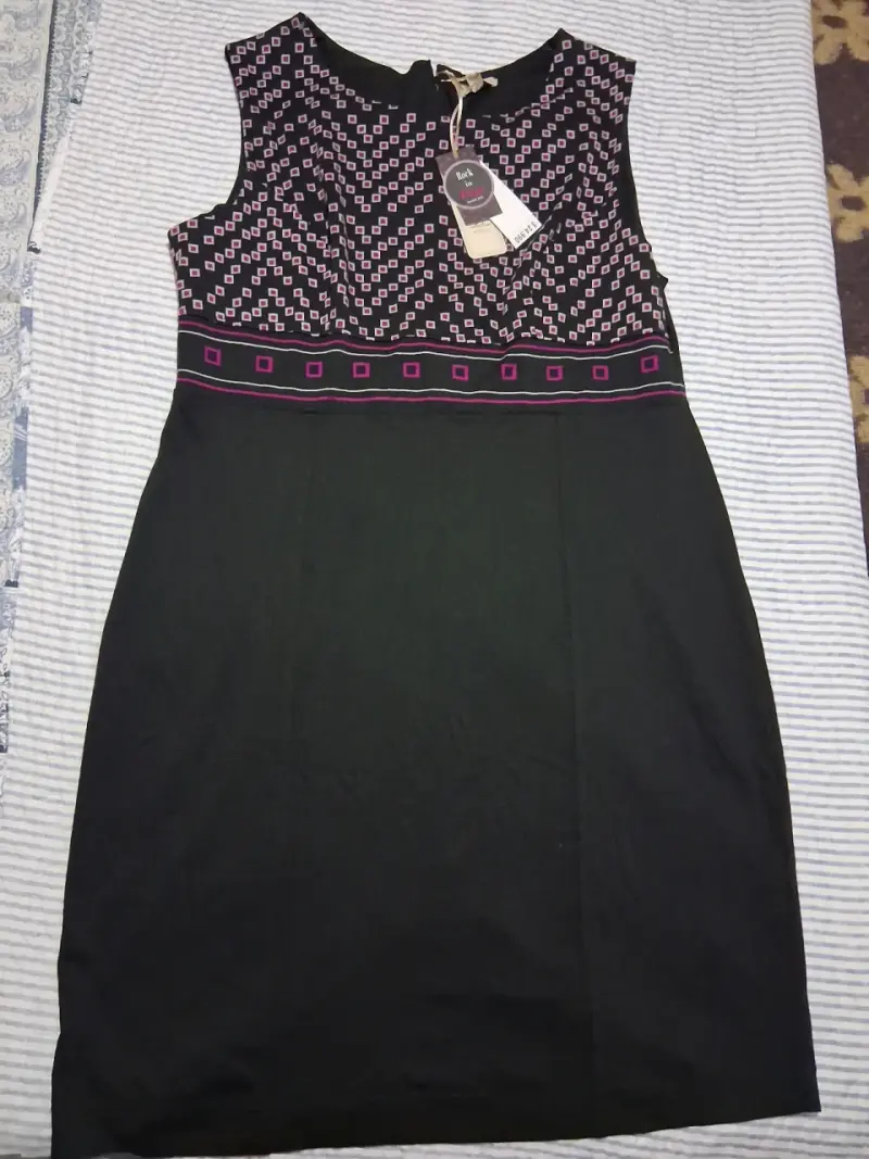 Vestido negro con estampado geométrico talla L