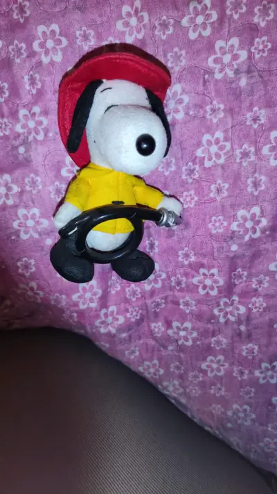 Peluche Snoopy figurita amarillo - miniatura 1