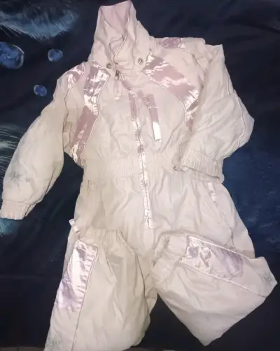Chaqueta negra con capucha de peluche - miniatura 5