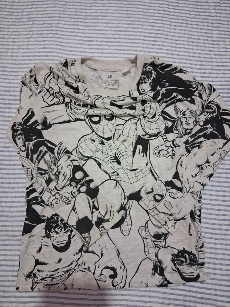 Polera Marvel superhéroes gris talla 6 a 8
