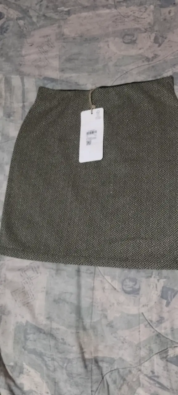 Falda corta gris patrón geométrico - 1