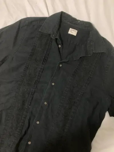 Camisa negra Old Navy bordada - miniatura 1