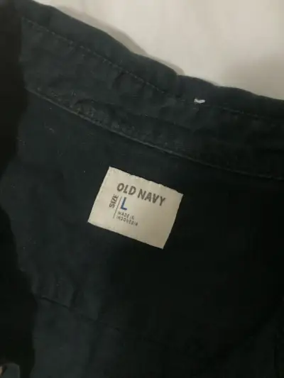 Camisa negra Old Navy bordada - miniatura 3