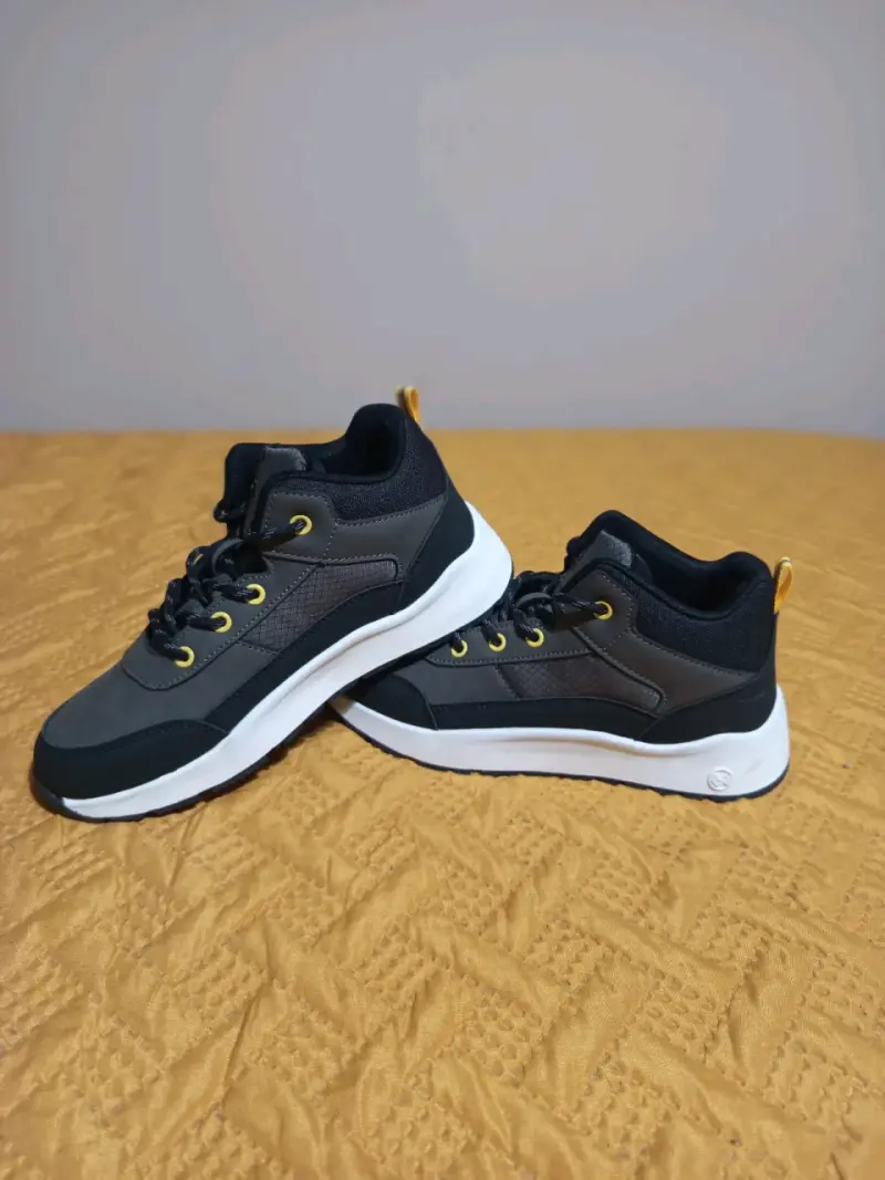 Zapatillas negras deportivas - 1