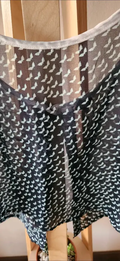 Blusa transparente con estampado - miniatura 3