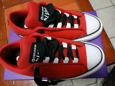 Zapatillas Converse All Star rojas - miniatura 1