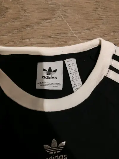 Polera Adidas mujer XS con franjas - miniatura 3