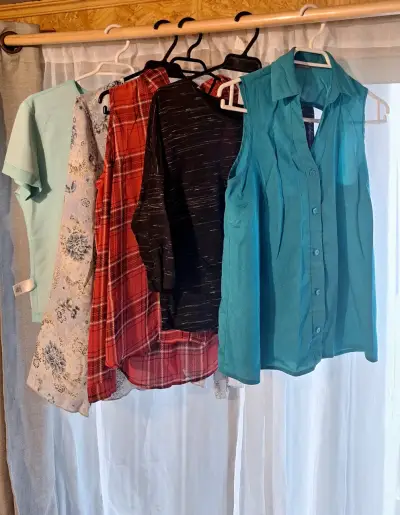 Lote de blusas y poleras - miniatura 4