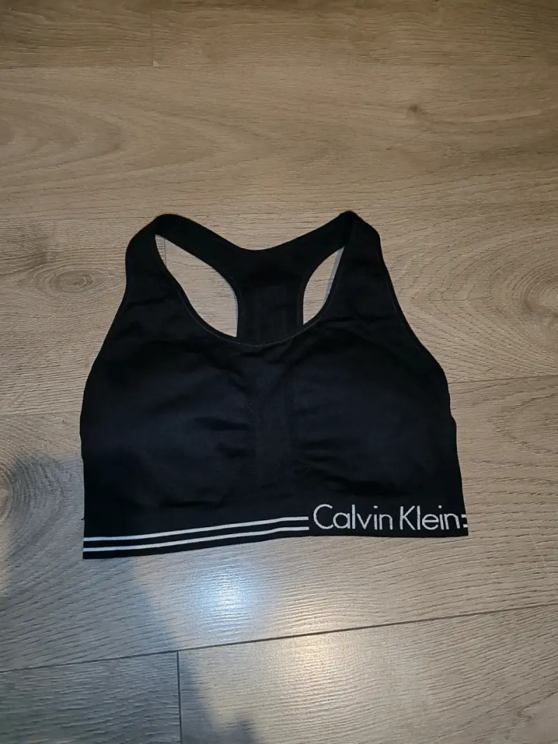 Top deportivo Calvin Klein negro M o L Importado - 1