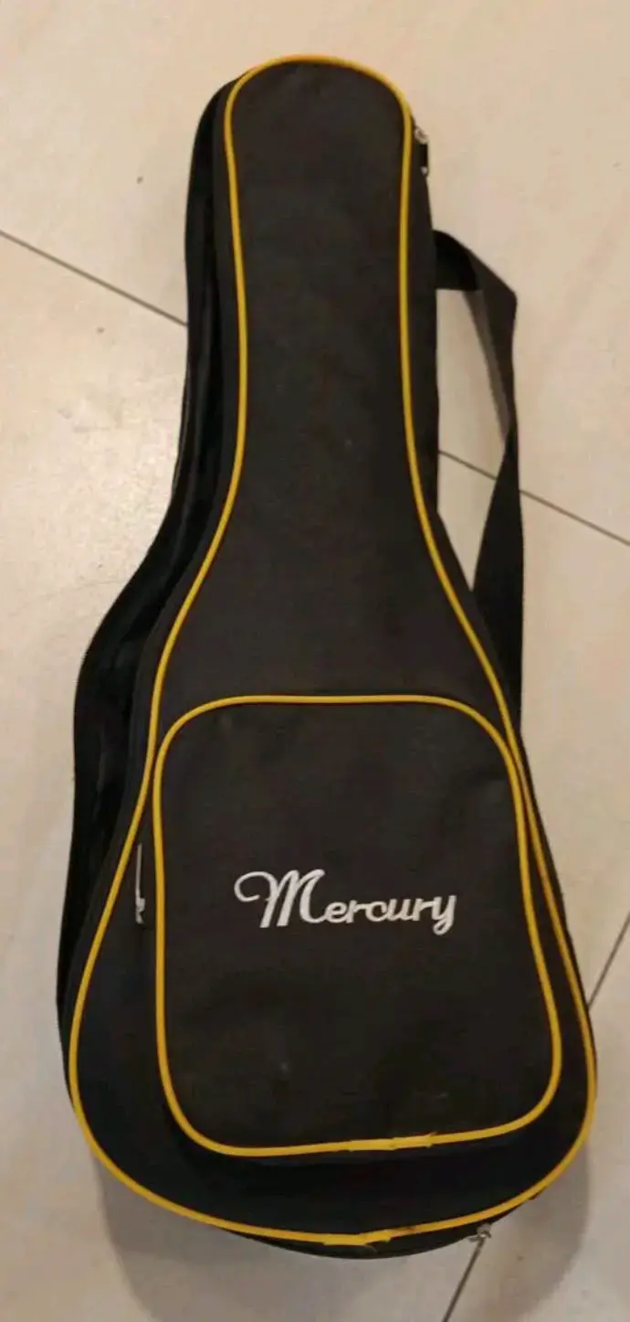 Ukulele marca mercury - 2