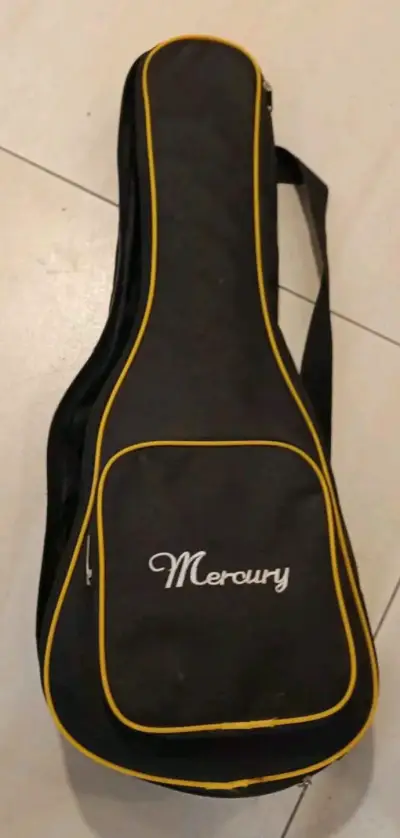 Ukulele marca mercury - miniatura 2
