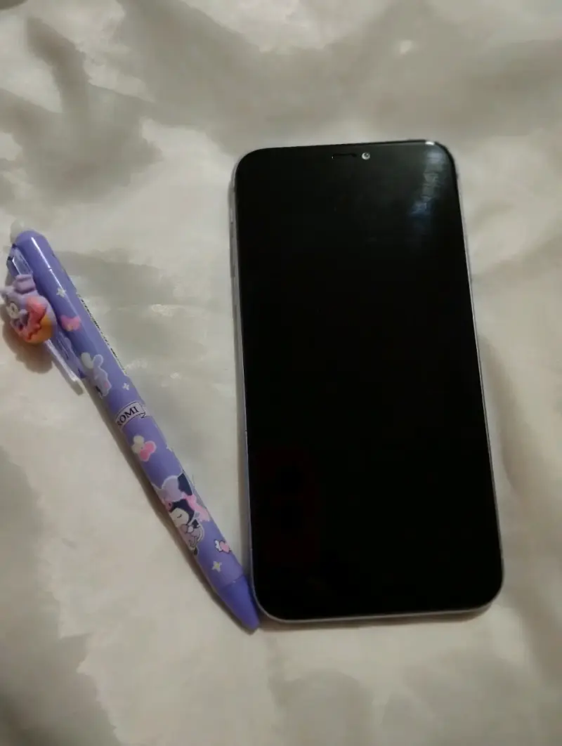 iPhone 11 Lila en buen estado incluye su cargador - 2
