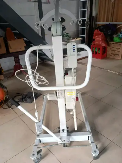 Grúa elevadora para pacientes - miniatura 1