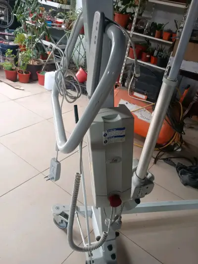 Grúa elevadora para pacientes - miniatura 2