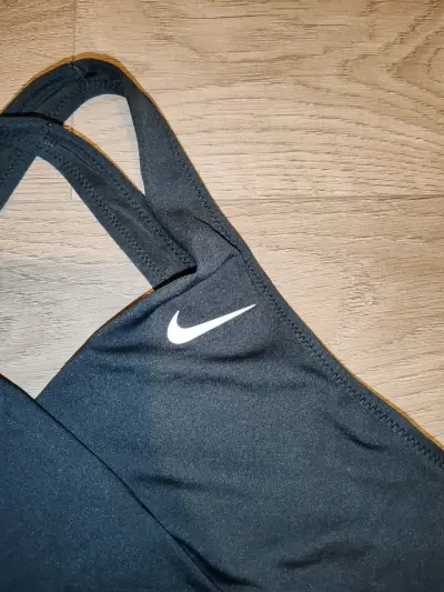 Top deportivo Nike negro para mujer M Importado - miniatura 3