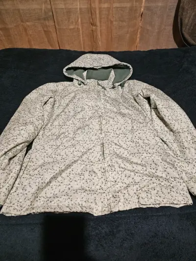 Chaqueta impermeable estampada - miniatura 1