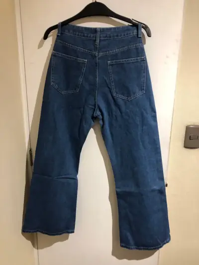 Jeans azules acampanados - miniatura 3