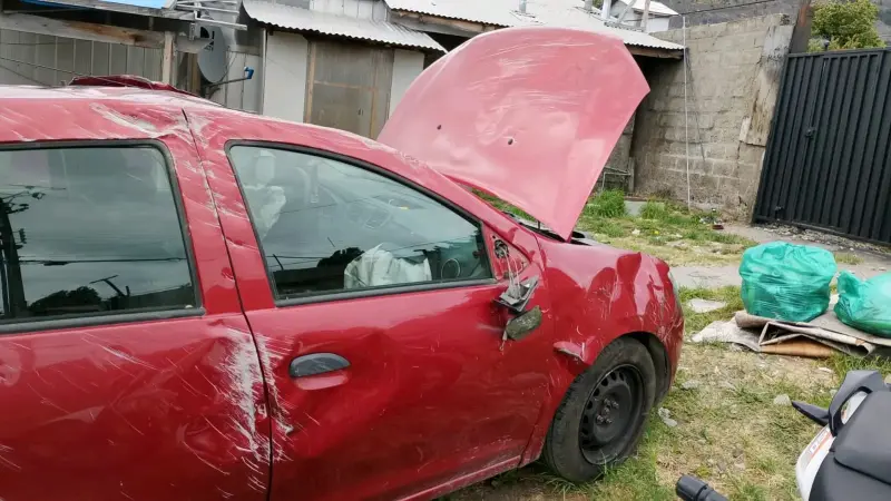 Auto rojo para repuestos - 5