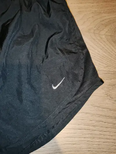Shorts  mujer S deportivos negros Nike Importado - miniatura 2