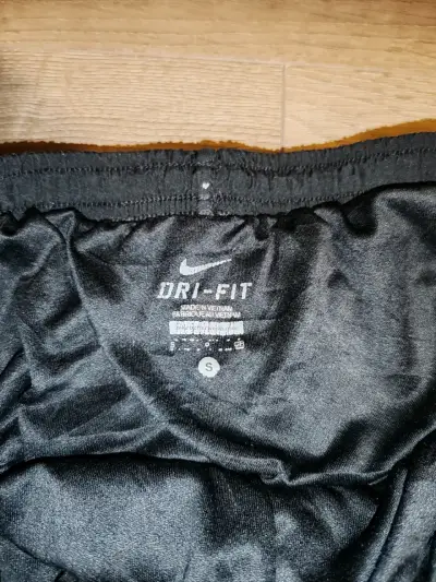 Shorts  mujer S deportivos negros Nike Importado - miniatura 3
