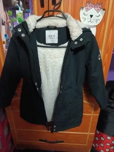 Chaqueta negra con forro interior y chaqueta beige - miniatura 1