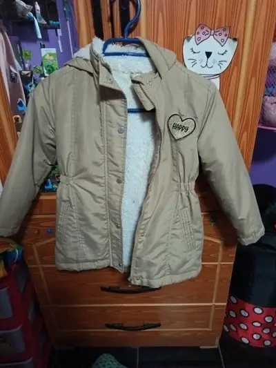 Chaqueta negra con forro interior y chaqueta beige - miniatura 3