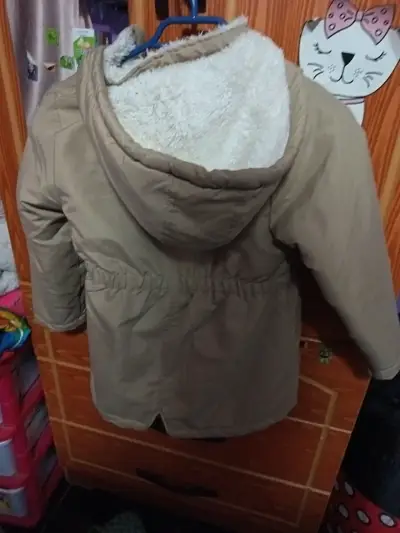 Chaqueta negra con forro interior y chaqueta beige - miniatura 4