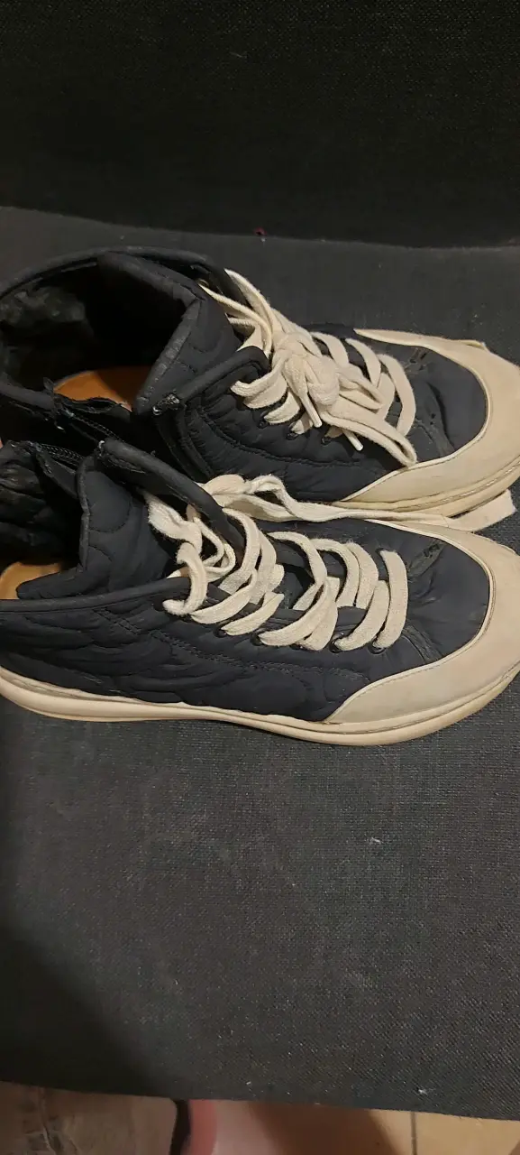 Zapatillas negras con cordones - 1