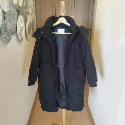 Parka negra acolchada oversize M - miniatura 1