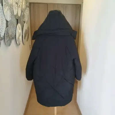 Parka negra acolchada oversize M - miniatura 2