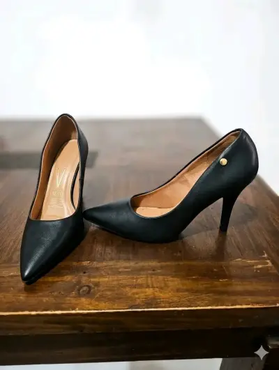 Zapatos de tacón negros elegantes - miniatura 1