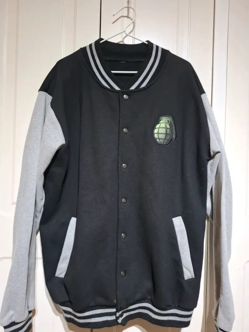 Chaqueta bomber negra y gris - 1