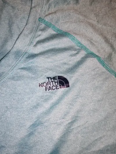 Polera deportiva azul The North Face mujer M - miniatura 2