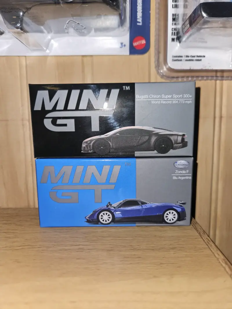 Auto de juguete deportivo en miniatura - 3