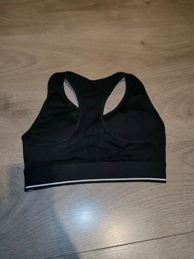 Top deportivo negro M Importado - miniatura 1