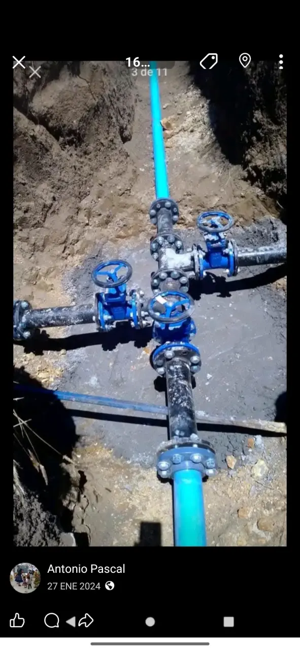 Tubería industrial con válvulas