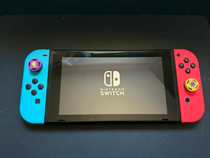 Nintendo Switch V1 + Caja Original + 2 Estuches - 1