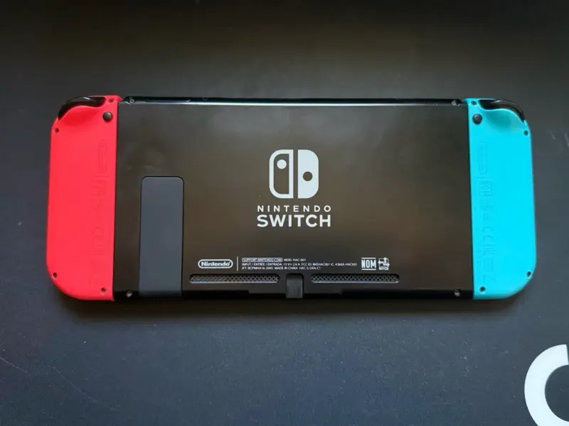 Nintendo Switch V1 + Caja Original + 2 Estuches - 3