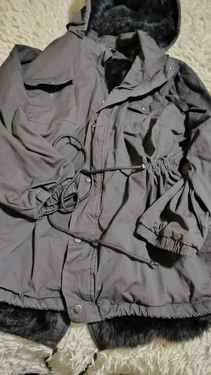Parka gris con capucha forrada - 1