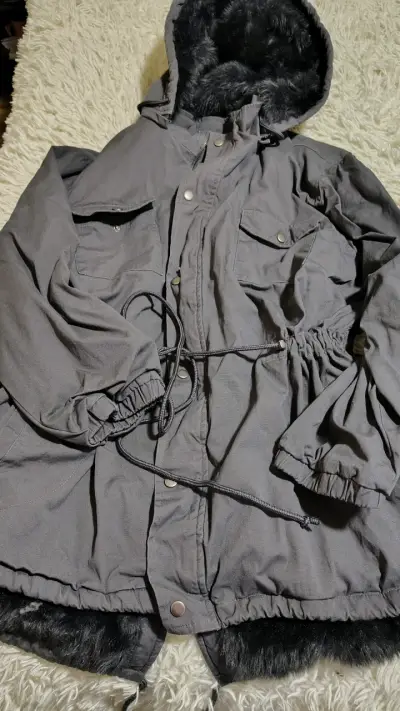 Parka gris con capucha forrada - miniatura 2