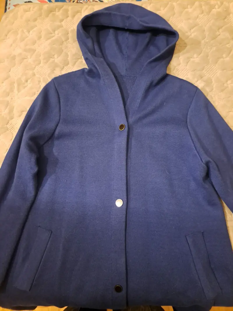 Chaqueta azul con capucha - 1