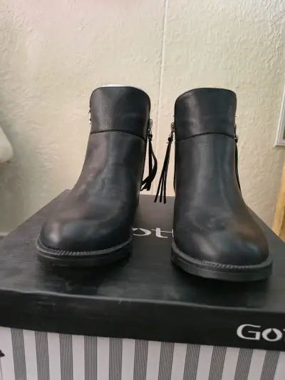 Botines negros de cuero con detalles - miniatura 3