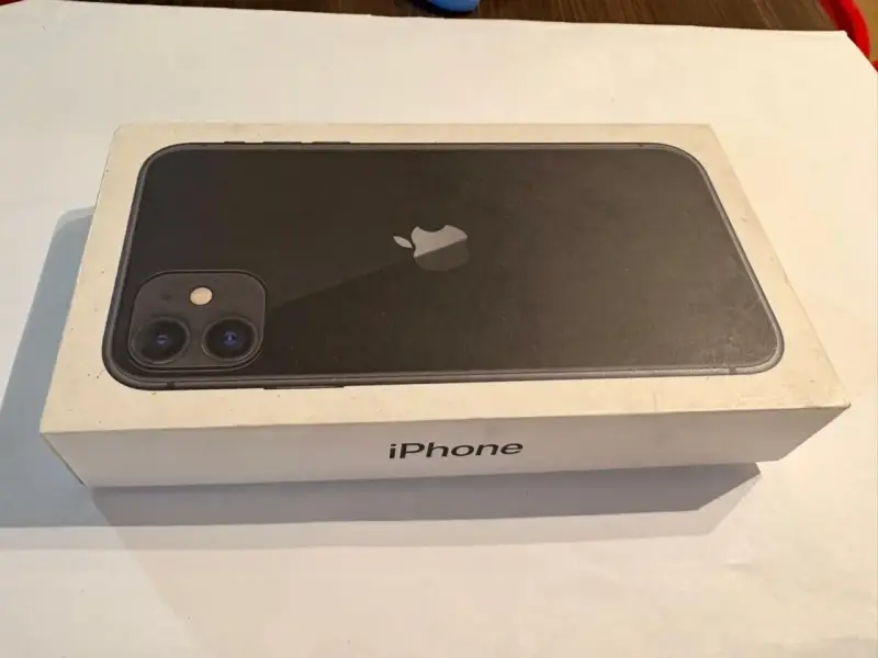 iPhone 11 negro en buen estado - 4