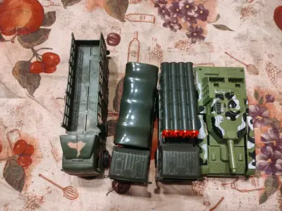 Juguetes transformables de camión y robot - miniatura 3