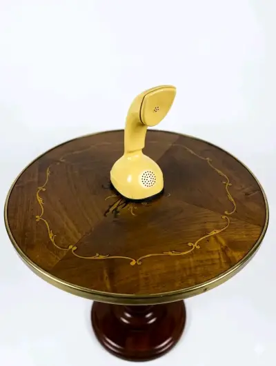 Teléfono vintage crema - miniatura 1