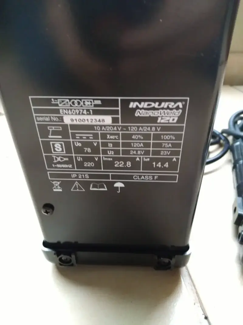 Soldadora Inverter Indura + accesorios - 4