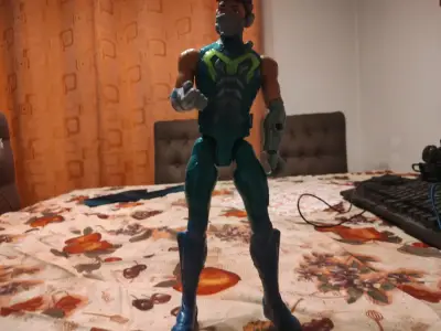 Figura de acción superheroica - miniatura 1