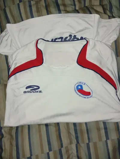Camiseta blanca Brooks Chile - miniatura 3