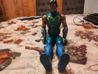 Figura de acción superheroica - miniatura 3