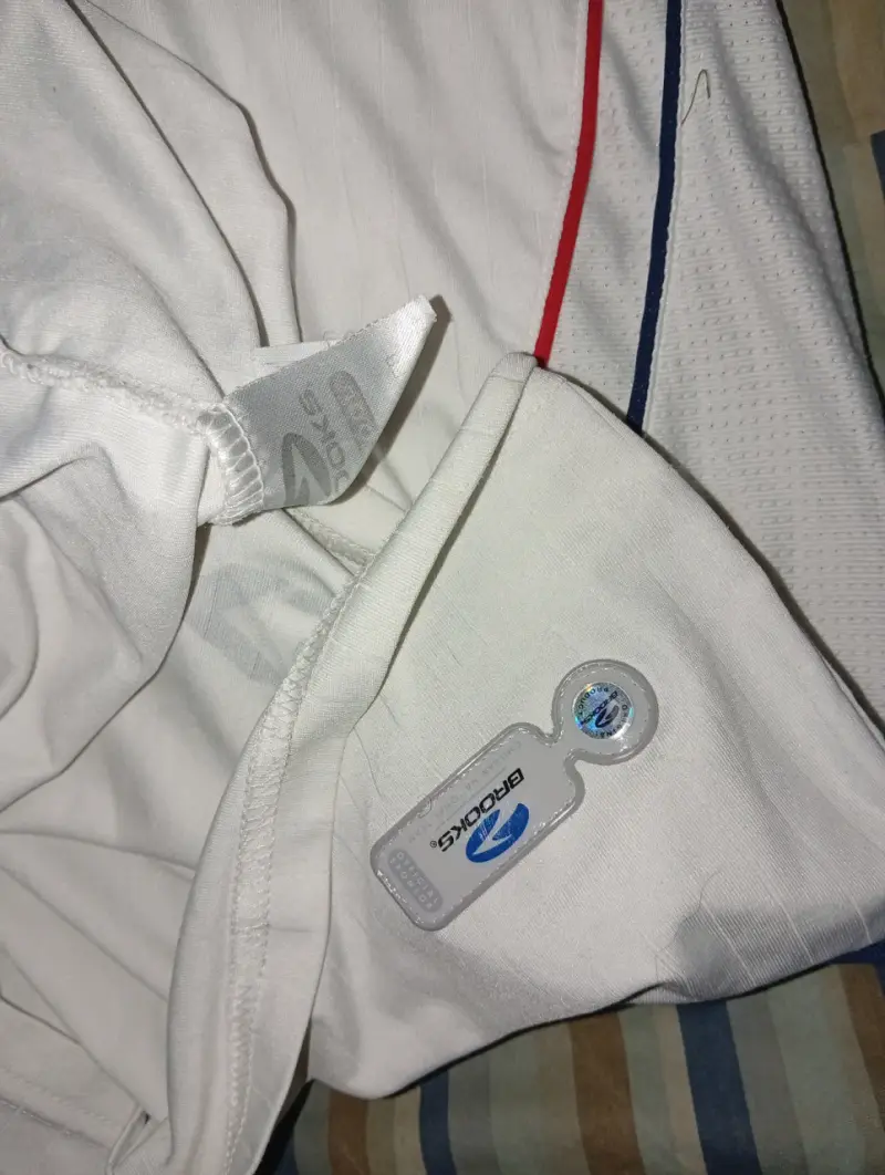 Camiseta blanca Brooks Chile - 4